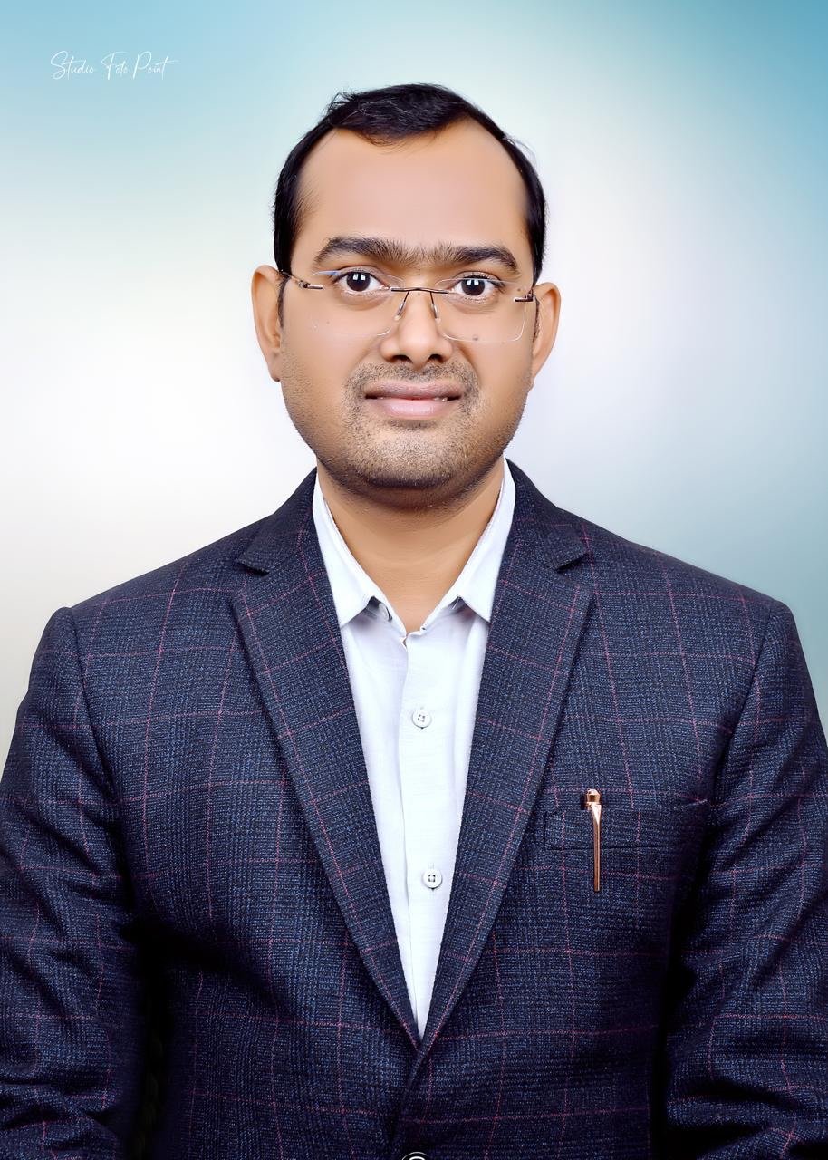Dr. Rakesh Singh Maurya, pulmonologist and chest specialist in Prayagraj